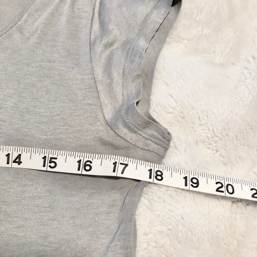 Women’s The Limited Short Sleeve Ruched Top - Picture 8 of 8